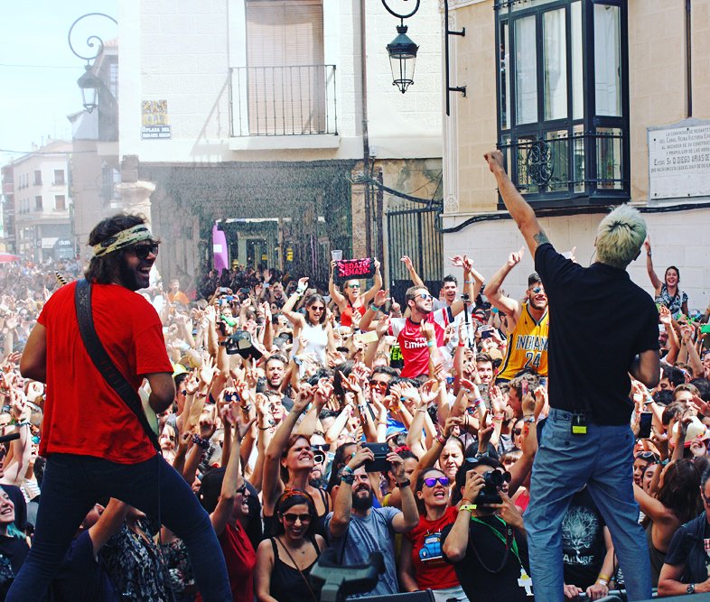 elisa_895's tweet photo. PEDAZO TEMAZO de @misscaffeina en @sonoramaribera 2016!!! @TuentiES #LosTuentiDelSonorama https://t.co/RoNXnIUfS9