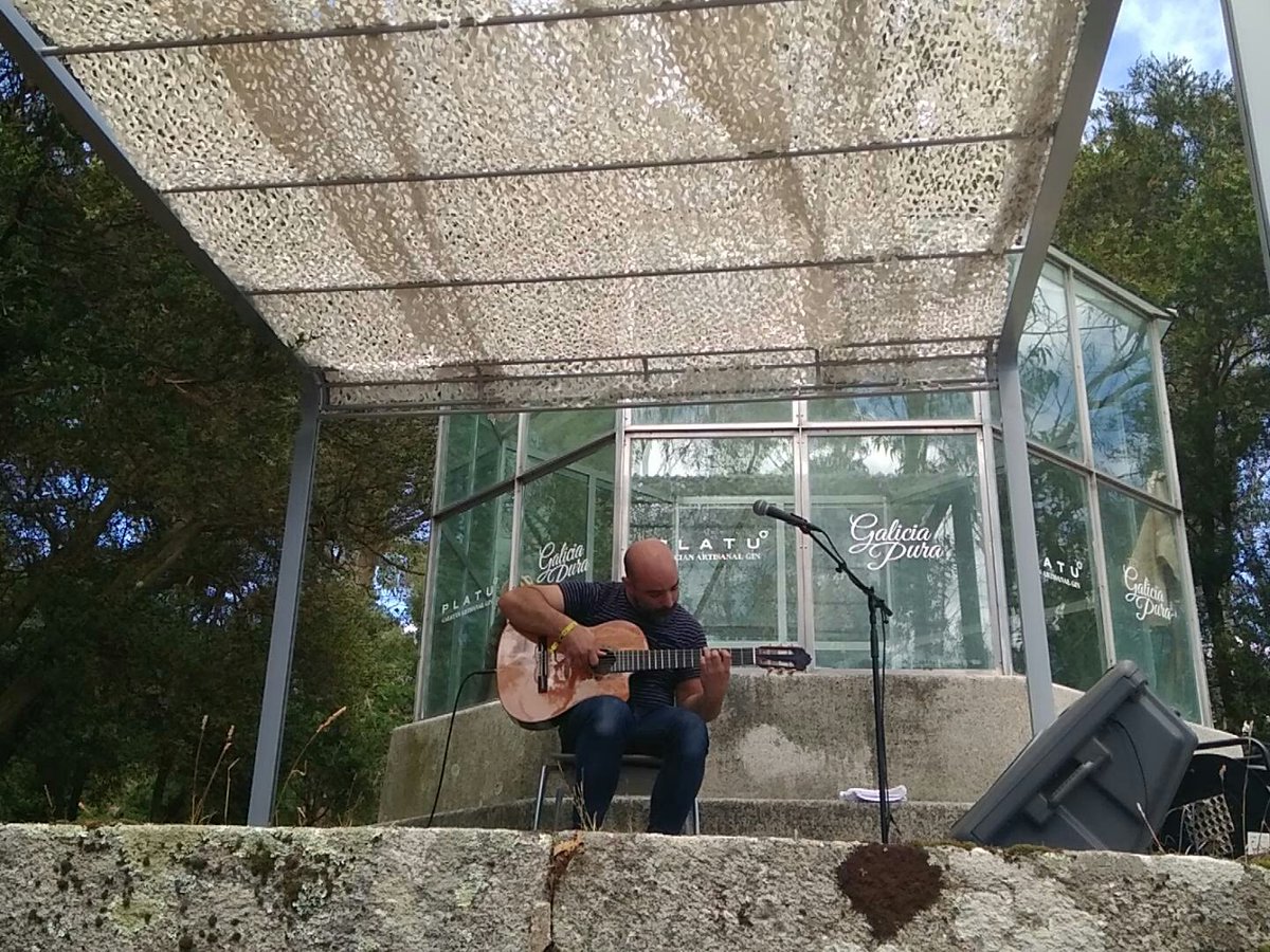 No Miradoiro de San Simón Escenario <a href="/GalicianGin/">platupremium</a> <a href="/milhoesdefesta/">Milhões de Festa</a> blues e rock con #filhodamãe #sinsalsoneg