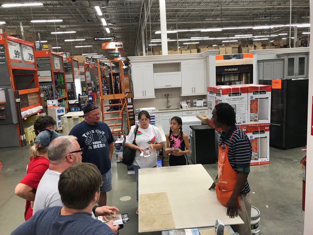 LagrangeHD160's tweet photo. D23 Specialist Gordy giving a time clinic this morning! @breick8 https://t.co/jG1C0ZGZ8H