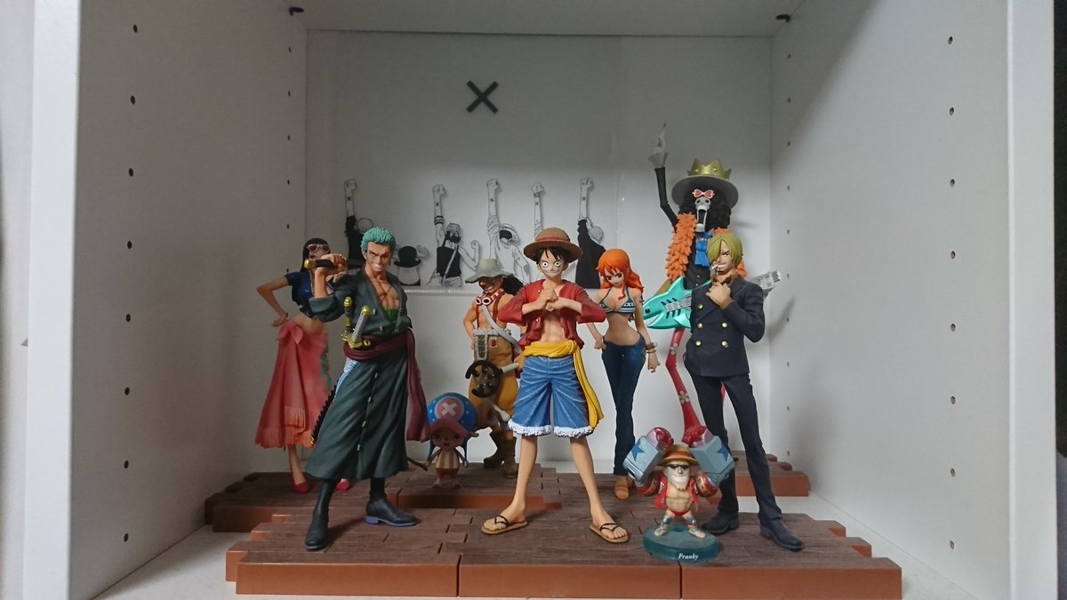 ソラ ワンピース好き Twitterren この一番くじの一味フィギュアお気に入りです W そして小さいフランキーフィギュアはルフィの フィギュアがぶっ壊れて 麦わら帽子が取れたので 付けてみたら案外いい感じになったものです ワンピースフィギュア ワンピース