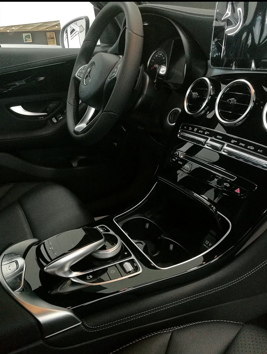 Autozama's tweet photo. Elige el #GLC250 un #SUV que cuenta con Tren de Rodaje Adaptativo #DYNAMICSELECT. Visita nuestros showrooms hoy en horario hasta las 4 pm. https://t.co/7Q0q3gbICb