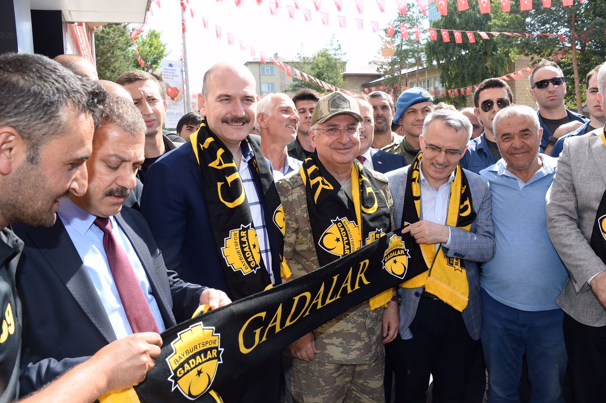 suleymansoylu's tweet photo. Bayburt'ta esnafımız ve vatandaşlarımızla bir aradayız https://t.co/73KUst4Sp0