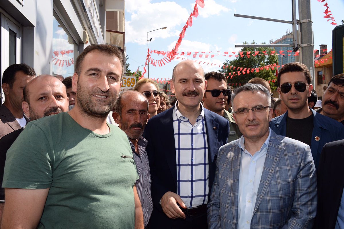 suleymansoylu's tweet photo. Bayburt'ta esnafımız ve vatandaşlarımızla bir aradayız https://t.co/73KUst4Sp0