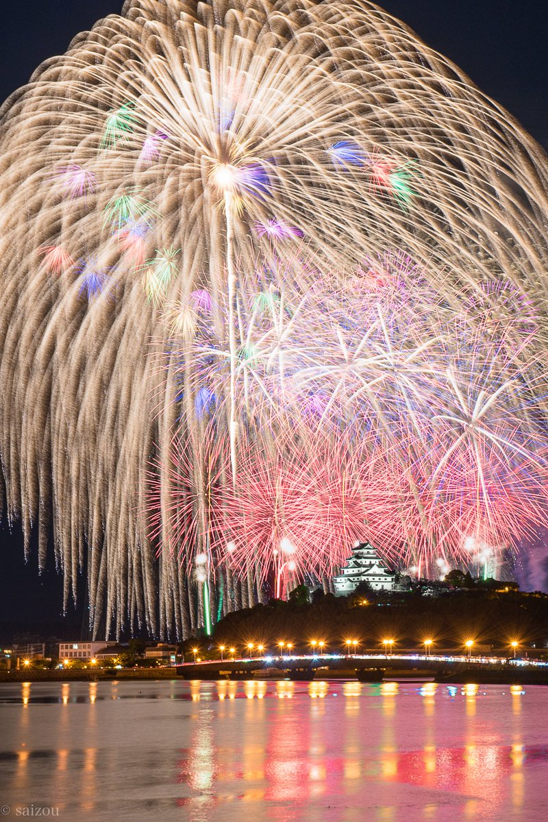 saizou4's tweet photo. 花火大会が終わったようなので最速でお写真あげる仕事の早さ。

※全てふんだんに画像処理済みです。

#九州花火大会 #佐賀 #唐津 https://t.co/kGlsLDrU4R