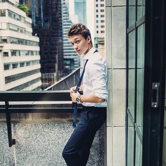 ฮอตสุดในตอนนี้ก็คงหนีไม่พ้น หนุ่มแฮริสัน รับงานเป็นพรีเซ็นเตอร์นาฬิกาไฮเอนยี่ห้อหนึ่ง เจ้าตัวเผย "นาฬิกาหรูๆก็ต้องคู่กับคนคูลๆอย่างผม"