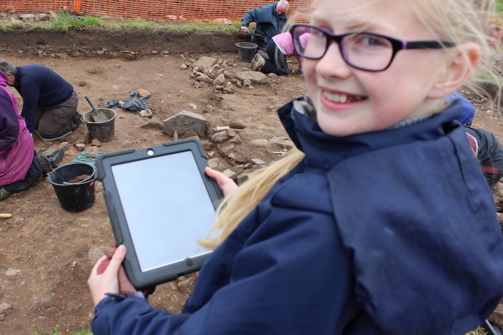 TheDigVenturers's tweet photo. Rosie has now recorded her interpretation of the #Lindisfarne skeleton on our open access ๐ #DigitalDigTeam database https://t.co/KLtI8SpQp1 https://t.co/tovW6Ra6Rk