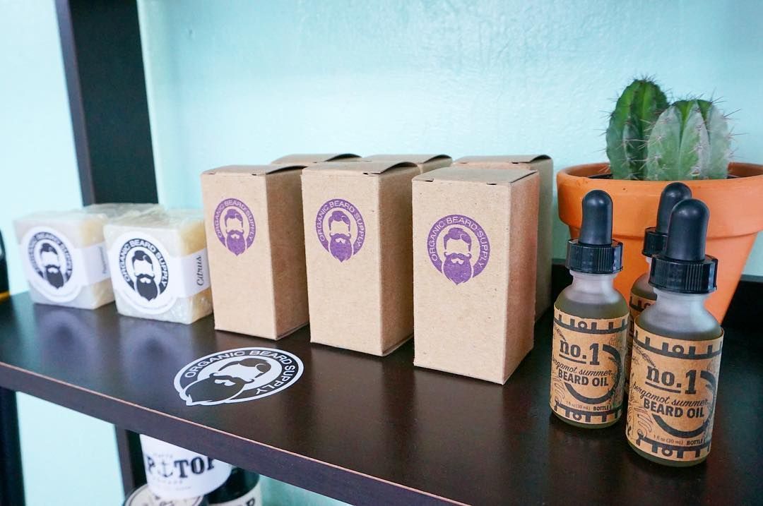 OrganicBeardSup's tweet photo. @central_oak_FL uses OBS Beard, Scruff, &amp; Shave Oil to smooth out shaves, line up scruff, or finish off trimmed beards 💈⚡ #stpetebarber https://t.co/p7wCj8I2WK