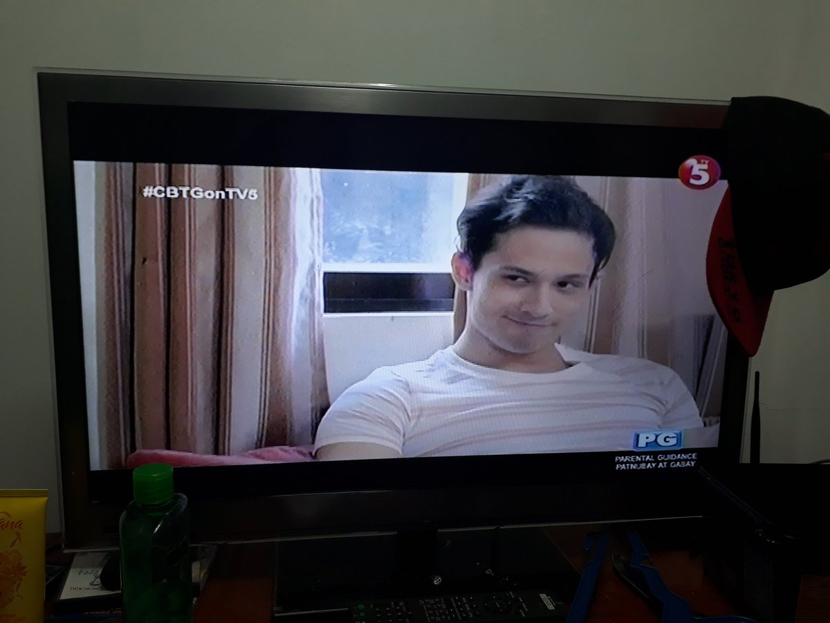 indhaisawi's tweet photo. That smirk. Hahahaha Di nga siya bakla #CBTGonTV5 @fedejik https://t.co/hht7evlXOl