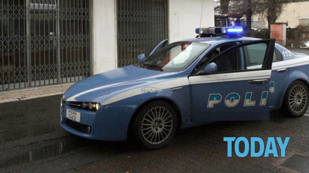zazoomblog's tweet image. Agente arresta un uomo che aveva già arrestato 20 anni prima #Agente #arresta #un #uomo #che #aveva #già ... dlvr.it/PXcx2g