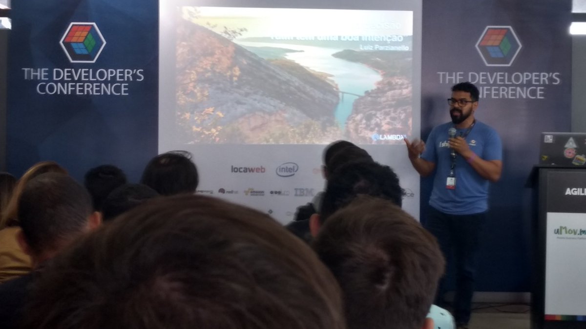 MLeiteBarros's tweet photo. O @victorhg está contando tudo o que você nao sabia sobre entregar projetos ágeis no #TheDevConf  #Lambda3noTDC https://t.co/ufnuHlhSFA