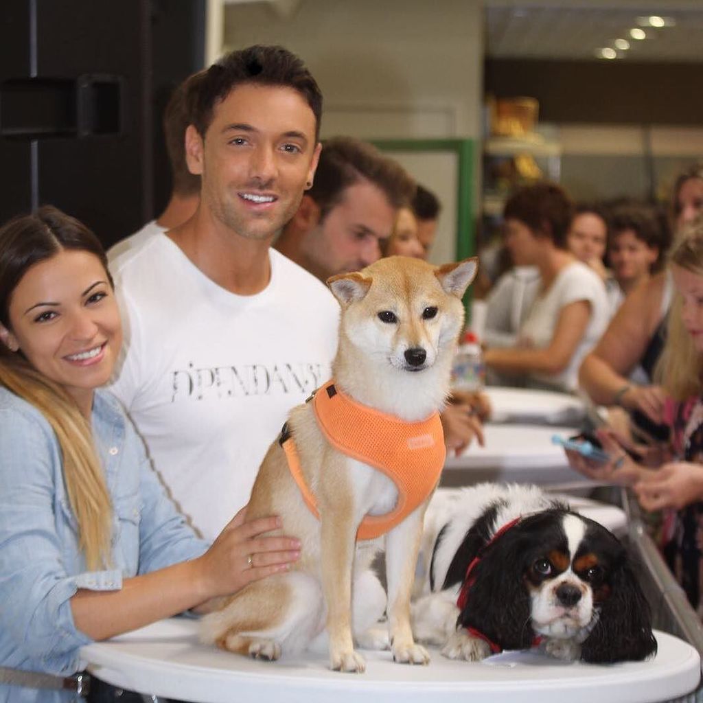 DenitsaOff's tweet photo. La famille D'pendanse ...❤😘 Très déçue de ne pas avoir pu danser pour vous hier soir à cause du mauvais temps mais… https://t.co/wHF9MijW3q https://t.co/1jOTDqyPIu