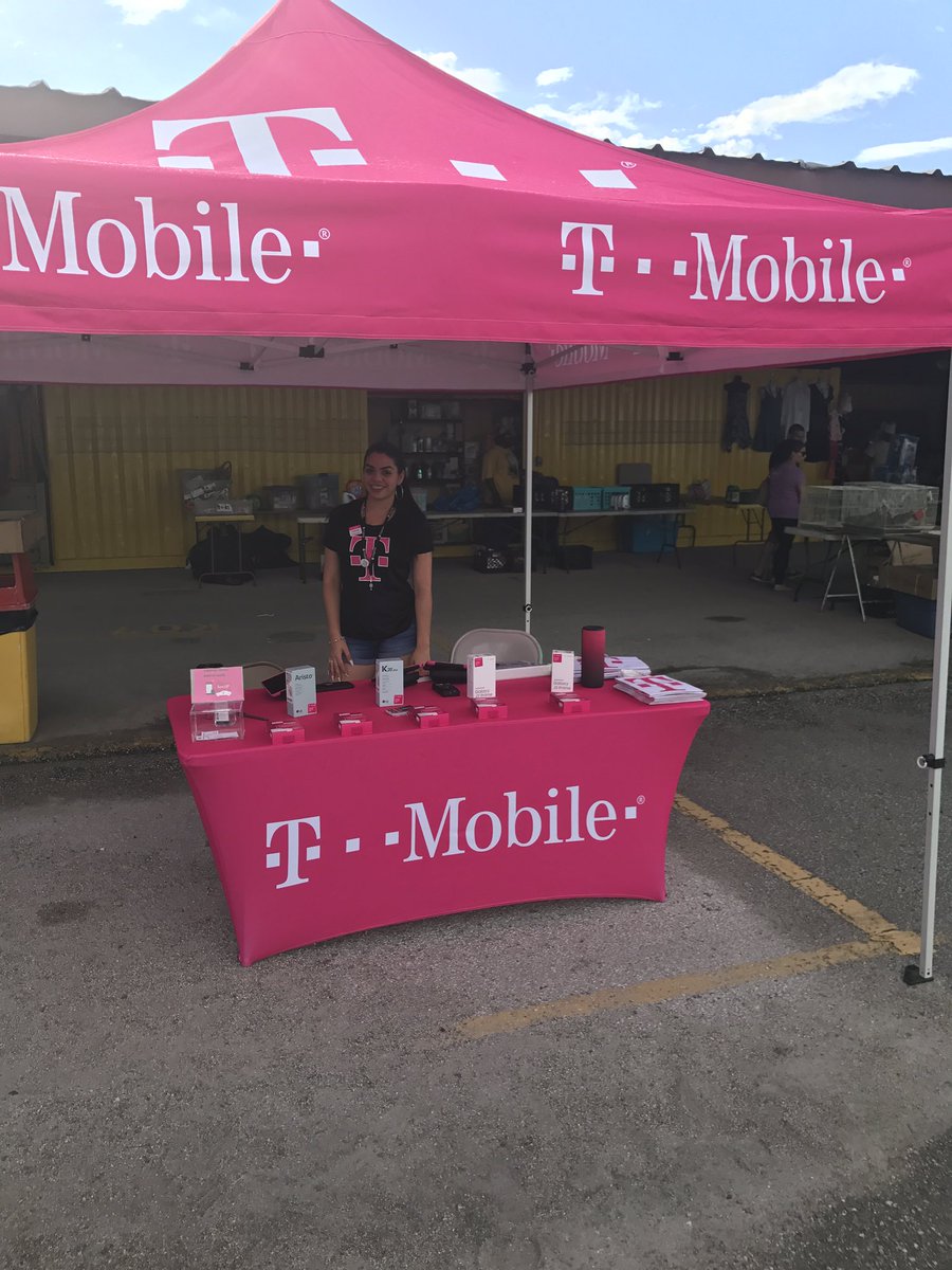 Josedoming101's tweet photo. @DebbyNieves1 Debby making it happen at the flea market with 5 post and more to come! #outreach @GHengtgen @jboy1724 @reyna_leise https://t.co/KI5bwammoE