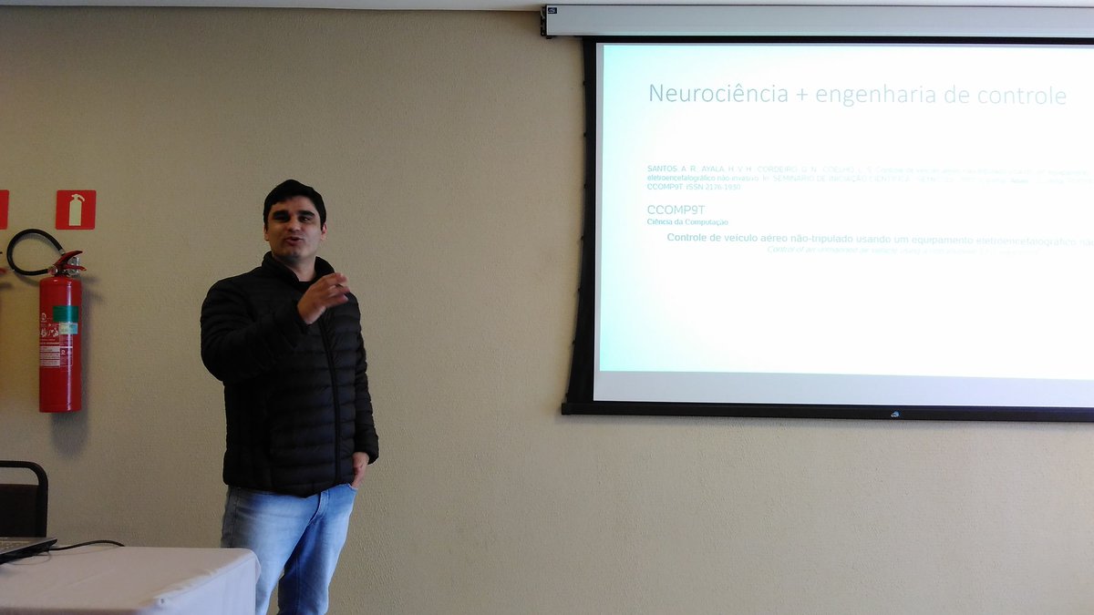 turicas's tweet image. .@lucaskostres falando sobre aplicações científicas em #Python no encontro do #OpenDevCommunity + GruPy-PR! #CWB #dev #science