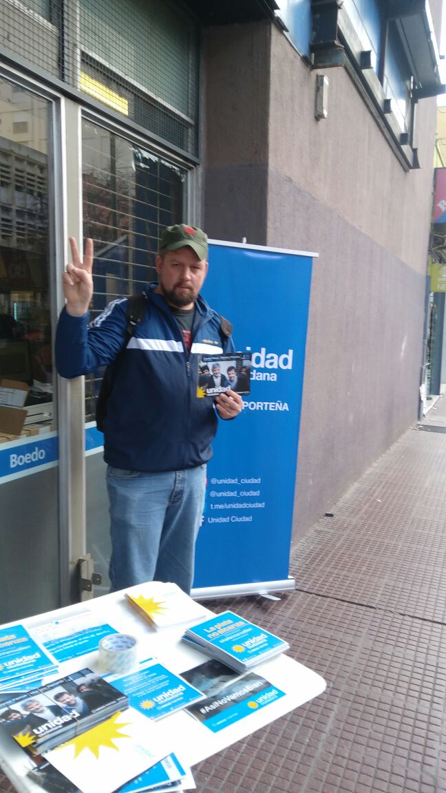 ReinaMomooo's tweet photo. Atención Boedo! En el barrio junto a la compañera @lpokoik  por la #UnidadPorteña https://t.co/HbKtvACGs4