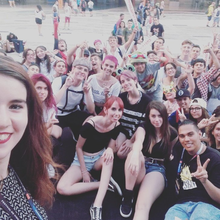 SmileandBeHapp2's tweet photo. Un gran día que pasamos en #gamepolis junto a los participantes y espectadores  del concurso Dance Cover Asiático y nuestro random♡ + https://t.co/YzPXP07biJ