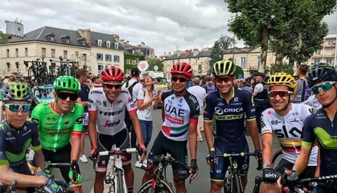 MONYRODRIGUEZOF's tweet photo. MUCHACHOS GRACIAS GRACIAS GRACIAS 😃💪🏼 Mi admiración por siempre 🇨🇴  Nairo, Urán, Pantano, Atapuma, Chaves, Henao, Betancur 💛💙❤️ @LeTour https://t.co/VE0q4u9Lg8