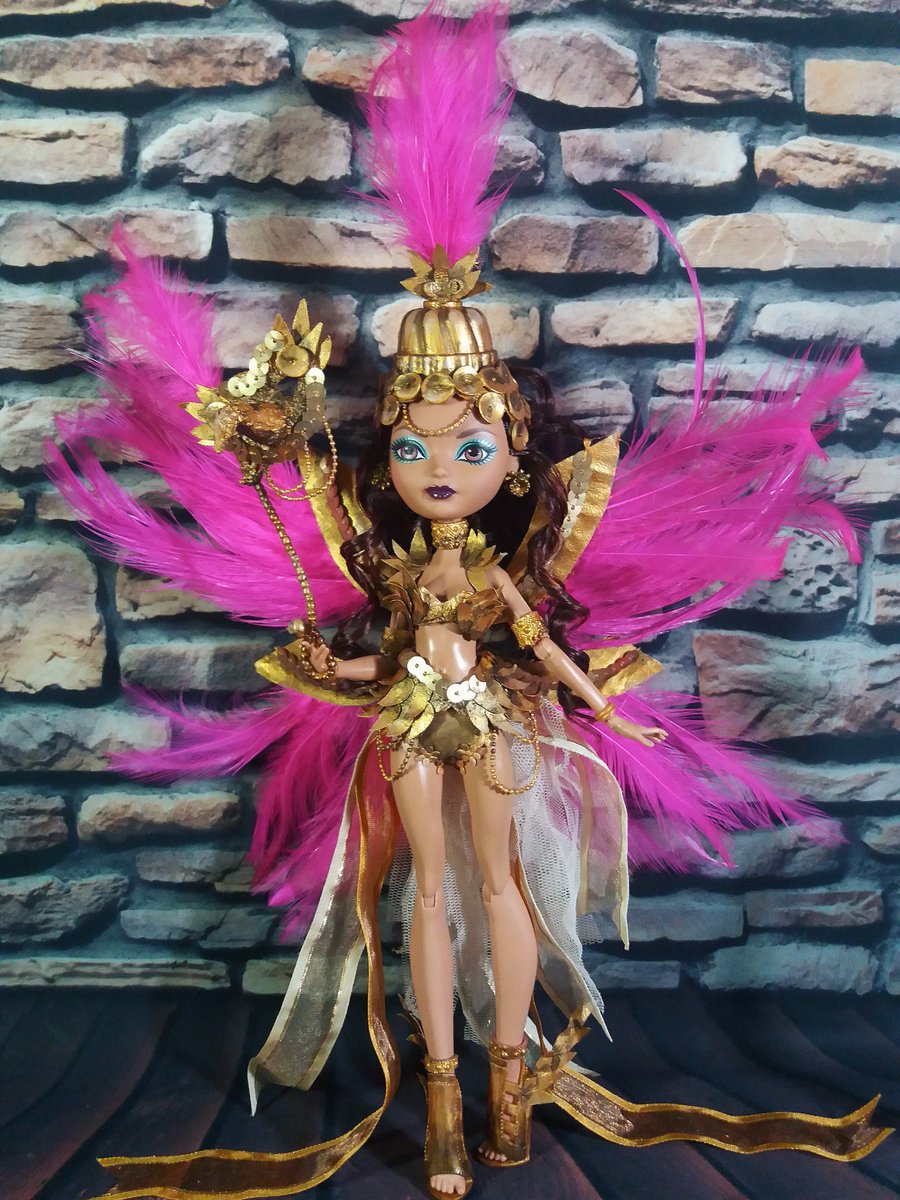MiguiMonkey's tweet photo. Start your engines and may the best woman win! 🤩 #EverAfterHigh #BriarBeauty #SpringUnsprung #RioCarnival https://t.co/JrrQwu2b8W