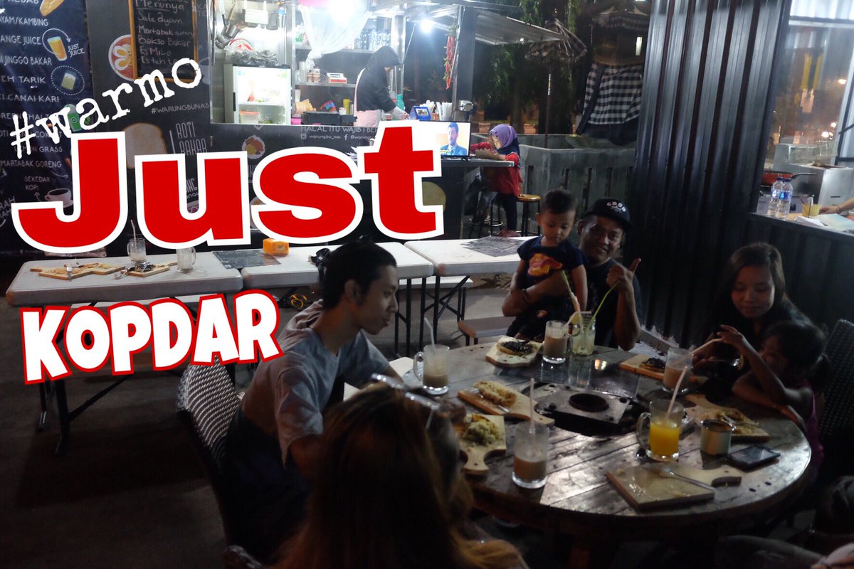 a_edithia's tweet photo. Just #kopdar @warmo #pojoksudirman #ngemil #makanmalam #nasijinggo #martabakkeju #warungbunas #warmo https://t.co/KLLdOJu6J6