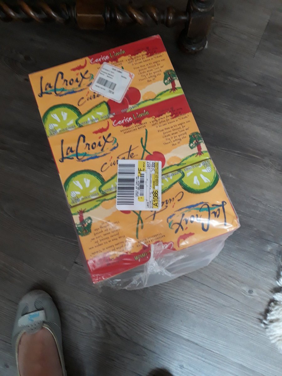 BimmerzRBest's tweet image. When #Walmart delivery sends you the case instead...  @enjoyLaCroix  #betterthanamazon #automationfail