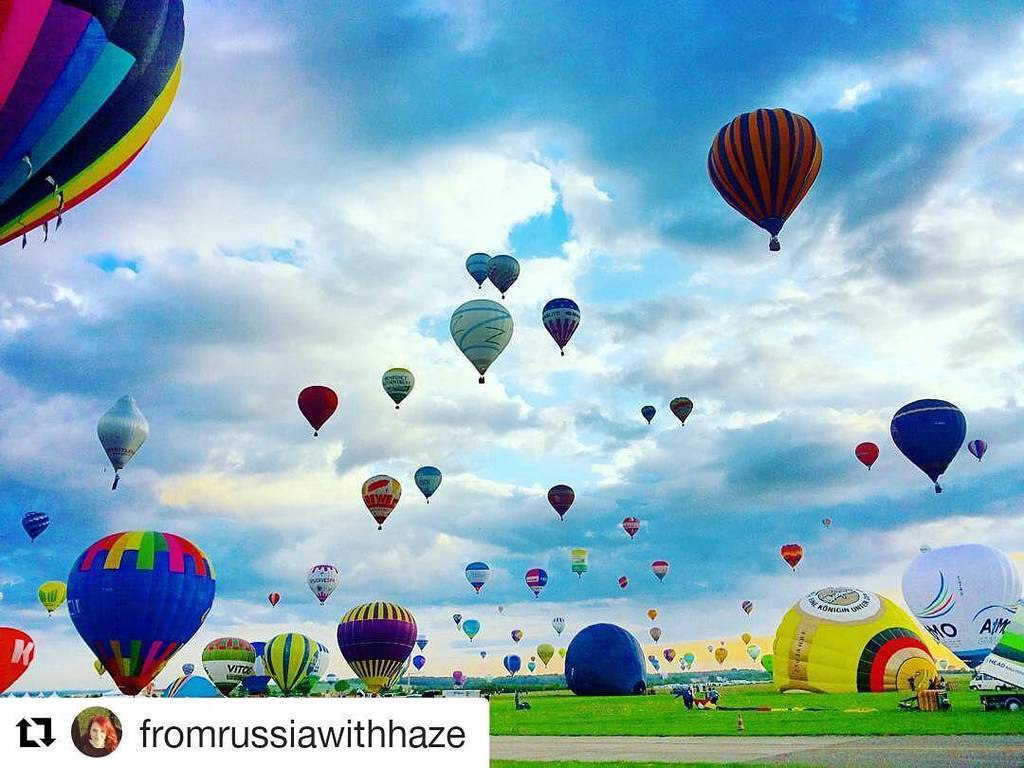 zissouballoon's tweet photo. This morning we flew with other 387 balloons!
•
•
•
•
#zissou #teamzissou #zissouballoon #stevezissou #balloon #li… https://t.co/w7Yuism5Is https://t.co/qNHEauPr2t