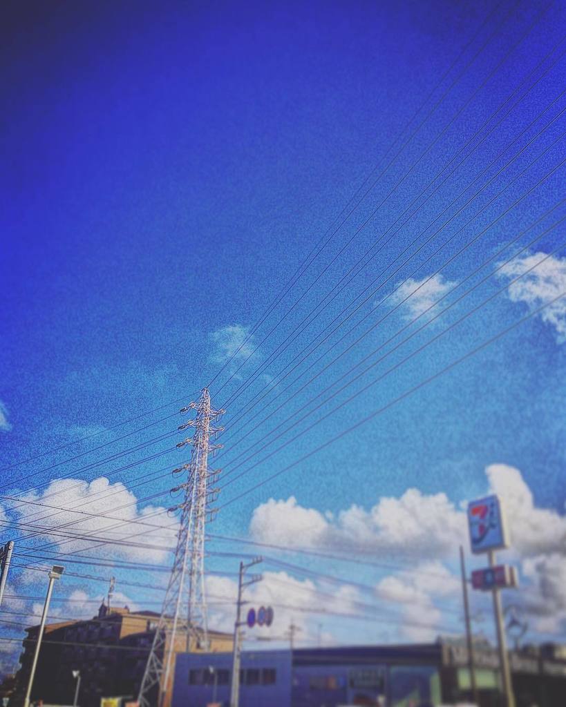 tarkun's tweet photo. #Sky #MorningView #空 #SevenEleven #セブンイレブン #ConvinienceStore #コンビニ #HolidayWork #休出 #SaturdayMorning #CortexCam #R… https://t.co/WlVBMqCcrN https://t.co/uZA6lzv90M