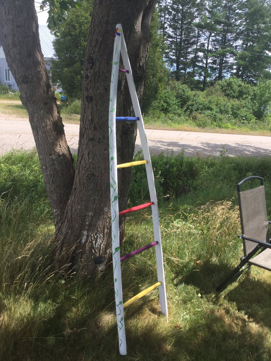 sindionart's tweet photo. Fun with decorative apple ladders 😊 https://t.co/JHh0jynnkZ