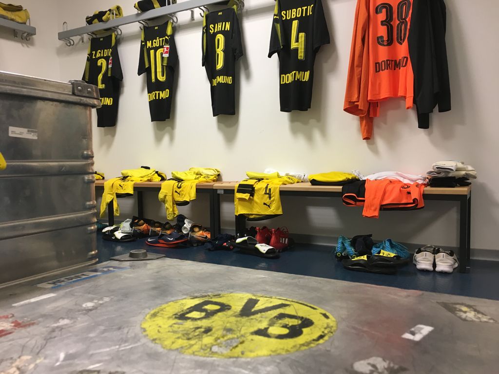 BVB's tweet photo. BVB: Bürki, Zagadou, Mor, Götze, Isak, Rode, Schürrle, Pulisic, Passlack, Toprak, Durm. #bocbvb https://t.co/m58TCJHDK9