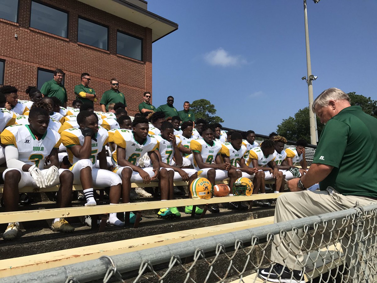 <a href="/dcsirish/">Dublin City Schools</a> #Football #pictureday w <a href="/SEWingTClinic/">Roger Holmes</a> @LukeWGXA <a href="/sportsguymarv/">Marvin L James II</a> <a href="/therileyholmes/">Riley Holmes</a> <a href="/1leadlearner/">Fred Williams</a>