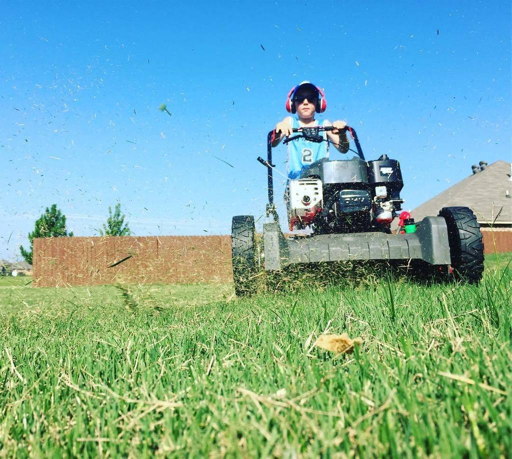 kmeaders's tweet photo. I'll have a talk with him later about lawn mower safety, but 1st, look at this pic! #quickroll #meadersboys #doitf… https://t.co/7cPTYk4eiY https://t.co/7cAO7Gw8zO