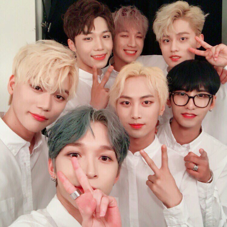 ko_gun_'s tweet photo. 7月23日(日)公演は日本で最後の
公演です。
明日最後の公演は友達を沢山誘って来てください。

오늘 공연 보러와주신분들 감사합니다!
마지막 공연인 내일도 많이많이 보러오세요!!♥ https://t.co/XnHP2V0mOb