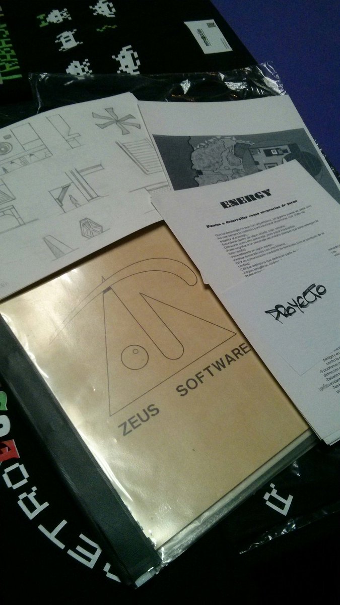 retroaccion's tweet photo. Vaya donación que nos ha llegado a @retroaccion! Los #archivossecretos de #ZeusSoftware. Dice @JulenZaballa que es #MANDANGADELABUENA https://t.co/hxDCfUiSL6