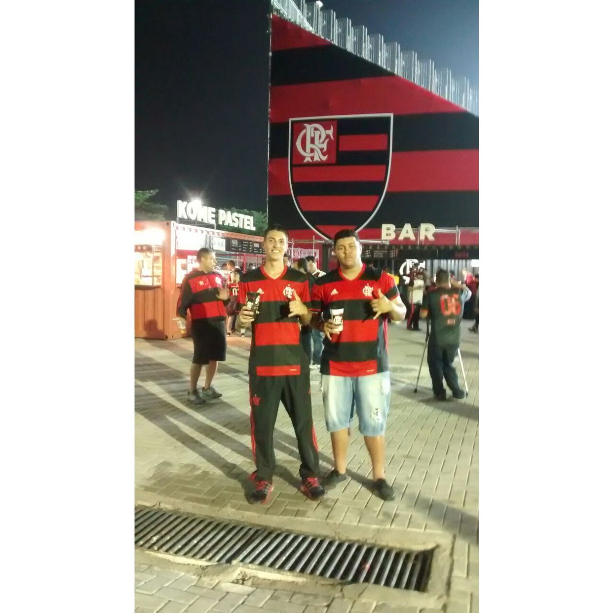 dgrodriigues's tweet photo. Feliz aniversário mlk, tamo junto pra Caralho!! #DesceGelo #3DiasDeFesta #IlhaDoBoldinho 👊🔴⚫🍻🍻🍻 @08pedrinho_ https://t.co/x2KgYeO7Di