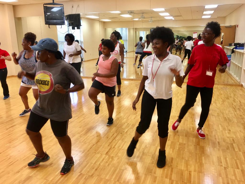 AmericanHeartTX's tweet photo. Kicking off Go Red Girlfriend with a little kickboxing this morning! #GoRedGirlfriend #HoustonHeart https://t.co/jQV5hnaFPc