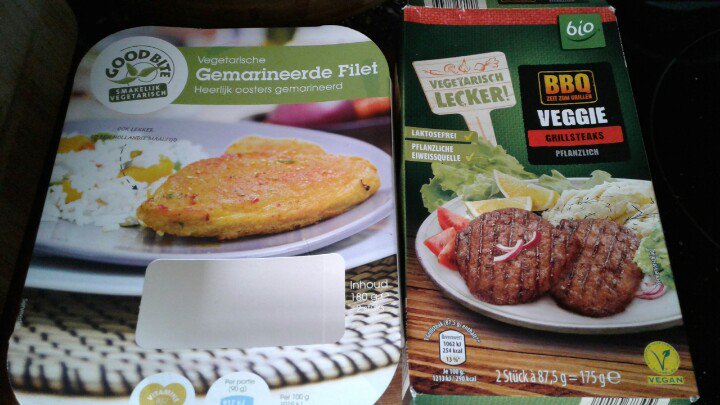 ietsist's tweet photo. Vegetarisch #bbq vlees van jumbo (#goodbite) en duitse aldi 😃 https://t.co/eu8TdyPuLs