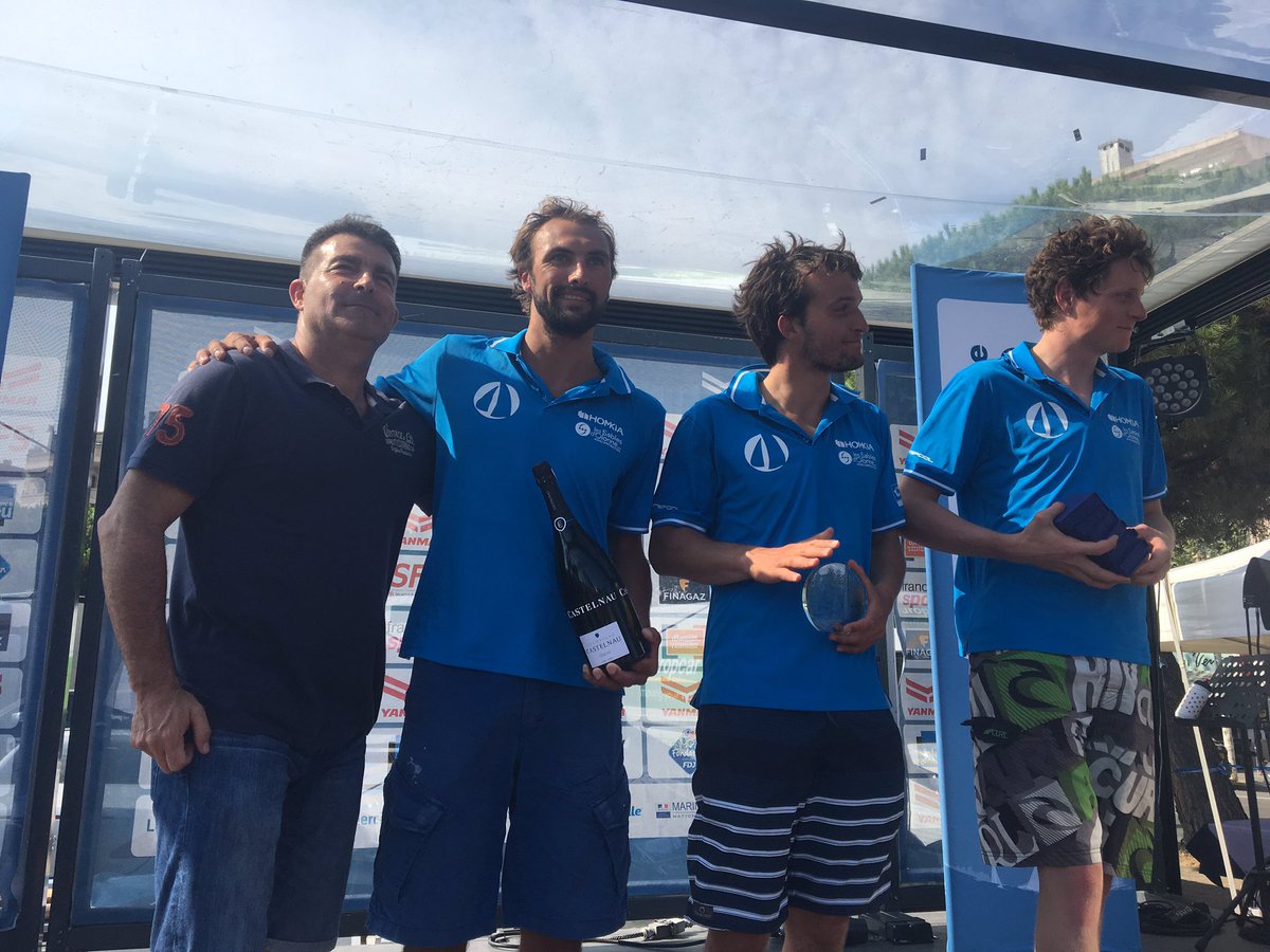 tourvoile's tweet photo. 1er équipage au classement amateur l'équipage @NikolasHomkia @lessables https://t.co/AFzxkzzKGg