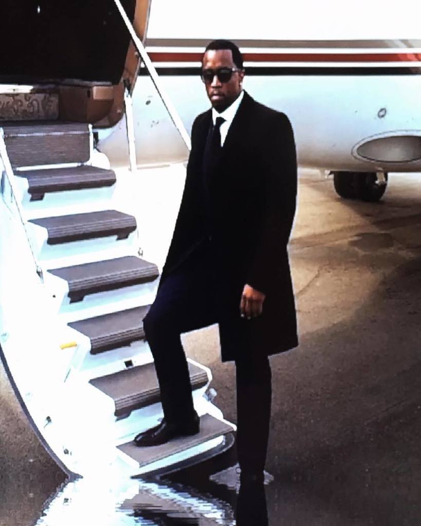 bangbangnotdead's tweet photo. Now My Dividends Be The New Benjamins • Puff Is My Spirit Animal• “Diddy/Lakes” • #coryarcangel • #puffdaddy #didd… https://t.co/gCiDdooI4V https://t.co/rhuOqfymvF