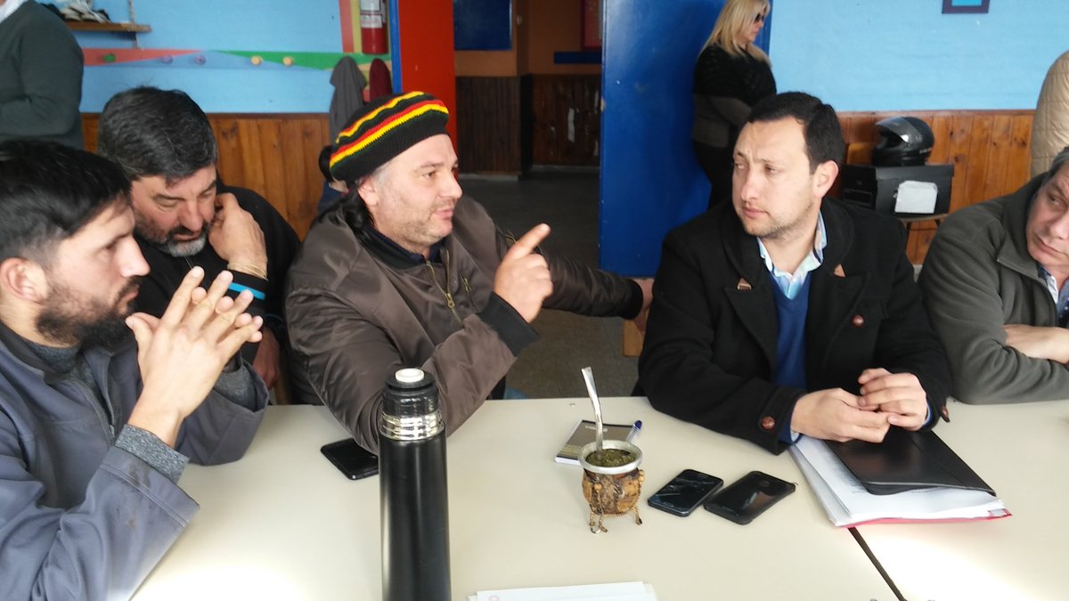 canaltevemas's tweet photo. @PajaroEnciso Intendente de Florida junto a Equipo de Gestión reunido con nueva Comisión Barrial y Vecinos del Barrio Prado Español https://t.co/FDN0Yp1UlH