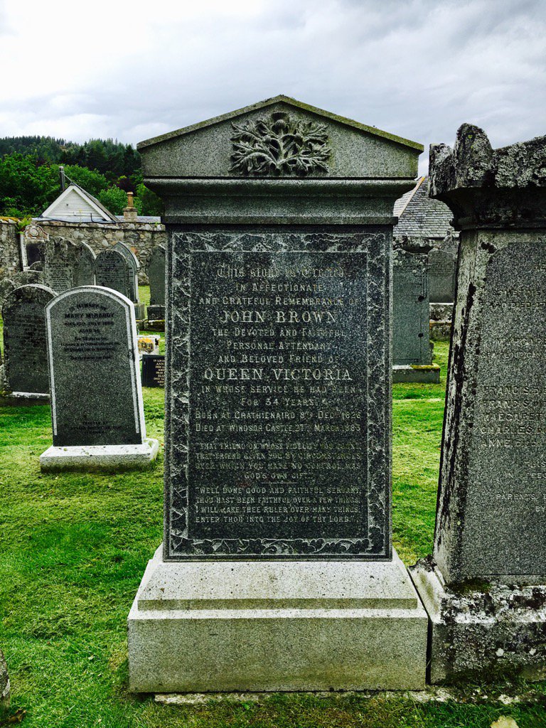 Lucy_Worsley's tweet photo. Grave of Queen Victoria's servant John Brown, the only person who could 'make the Queen do what she did not wish'. https://t.co/rRMVg0KQN9