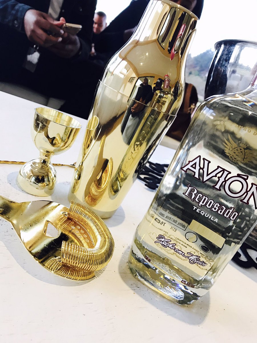 Vuittots's tweet photo. Hosting A Few People Today With
@TequilaAvionSA
#TequilaAvion #AvionLifeSA #GXBMansion https://t.co/ExfhLpVGte