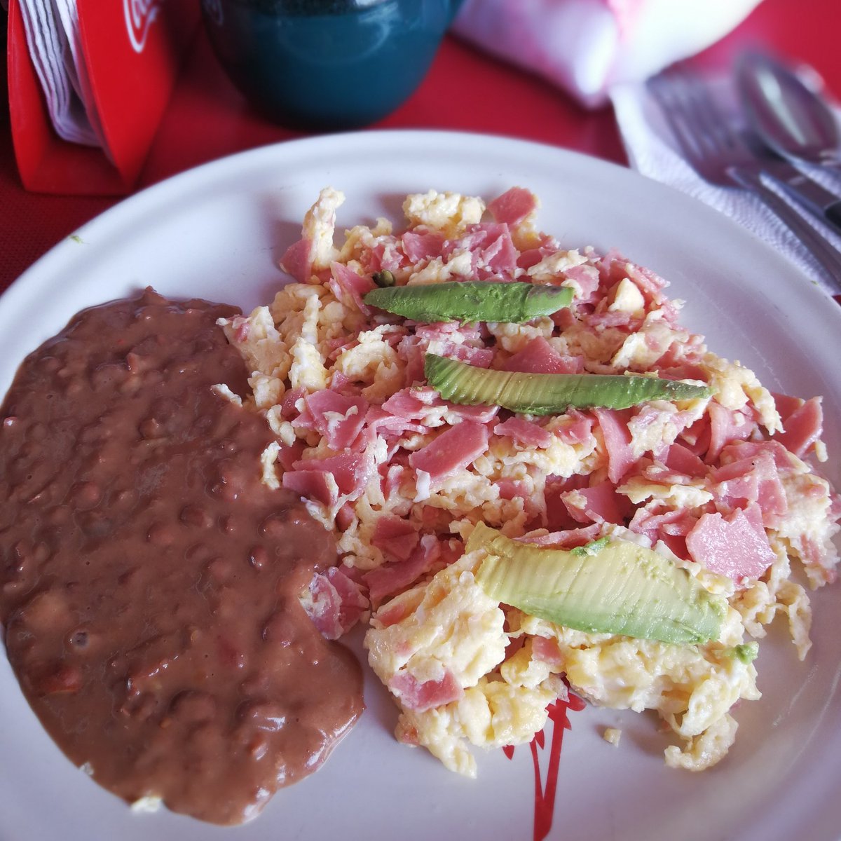A desayunar amigos!! #FelizSabado #DesayunoMexicano ☕️☕️