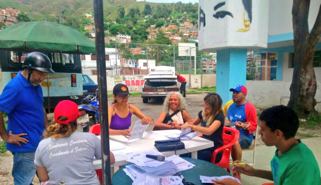 Jotaceve1947's tweet photo. #22Jul | Juventud activa por una constituyente revolucionaria desde la Parroquia Macarao #Caracas #UPA2017 https://t.co/tBd4of1Dtb