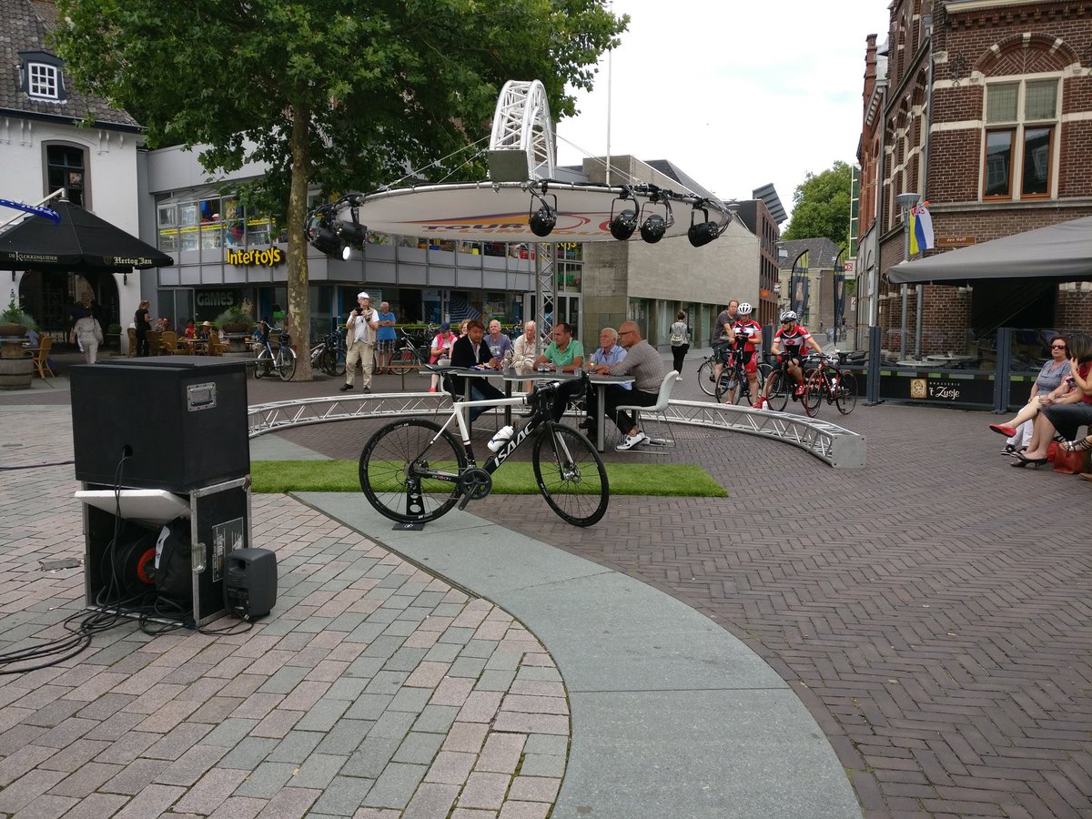 TcEverlo's tweet photo. Vanavond ook #TcEverlo op bezoek bij #TourDeL1mbourg @L1 https://t.co/AjEiJ9nTV9