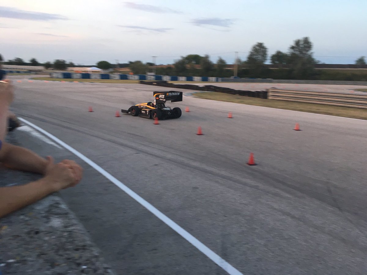 AKociok's tweet photo. .@KA_RaceIng #KIT17c #tracksideClub #becauseRacecar https://t.co/mqlCiafDpQ