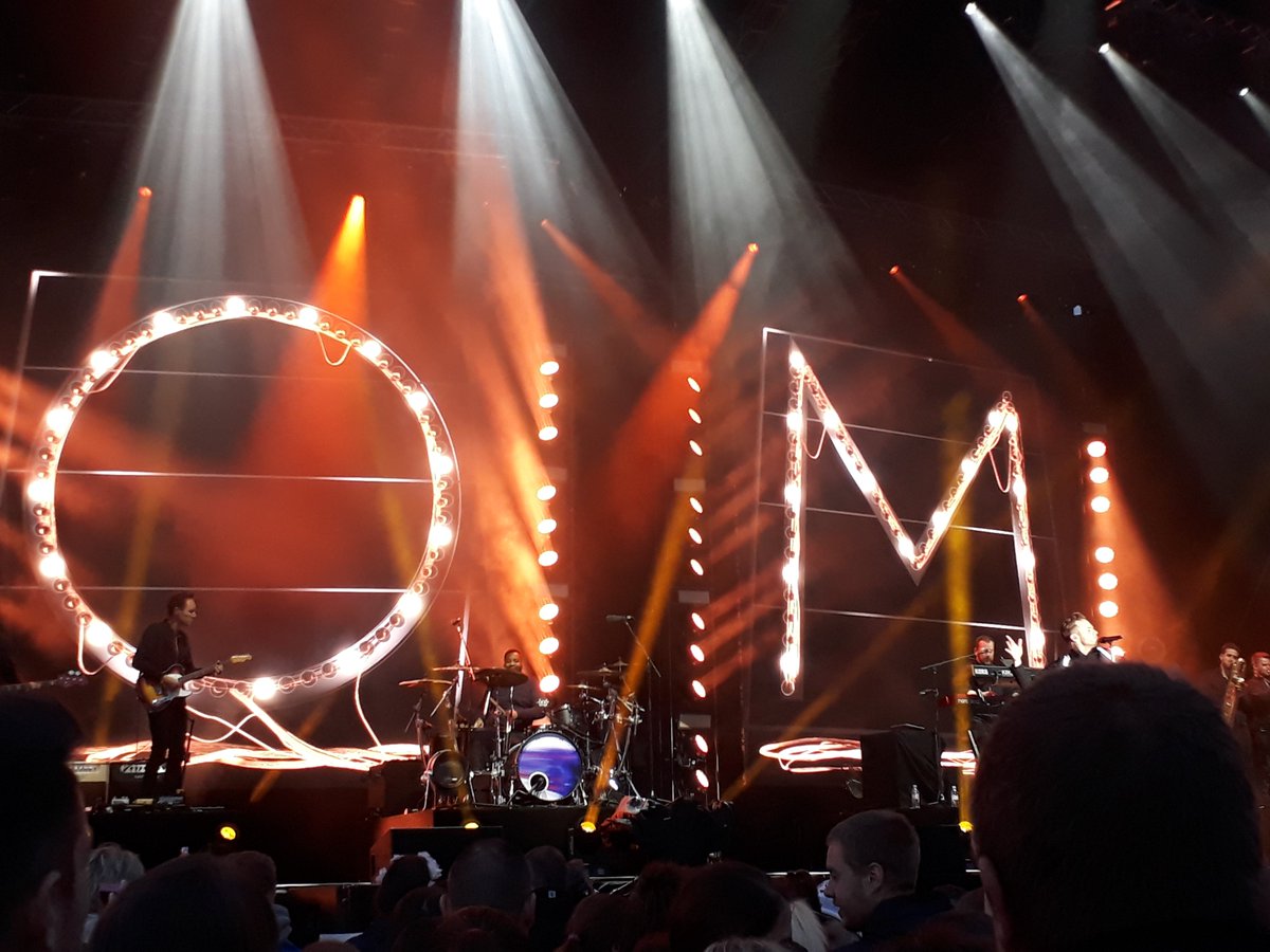 shell820646's tweet photo. Still reminiscing about @ollyofficial at the Slessor Gardens in Dundee! 🎶🎶 what an experience! 💙 https://t.co/dl1L20Oogk