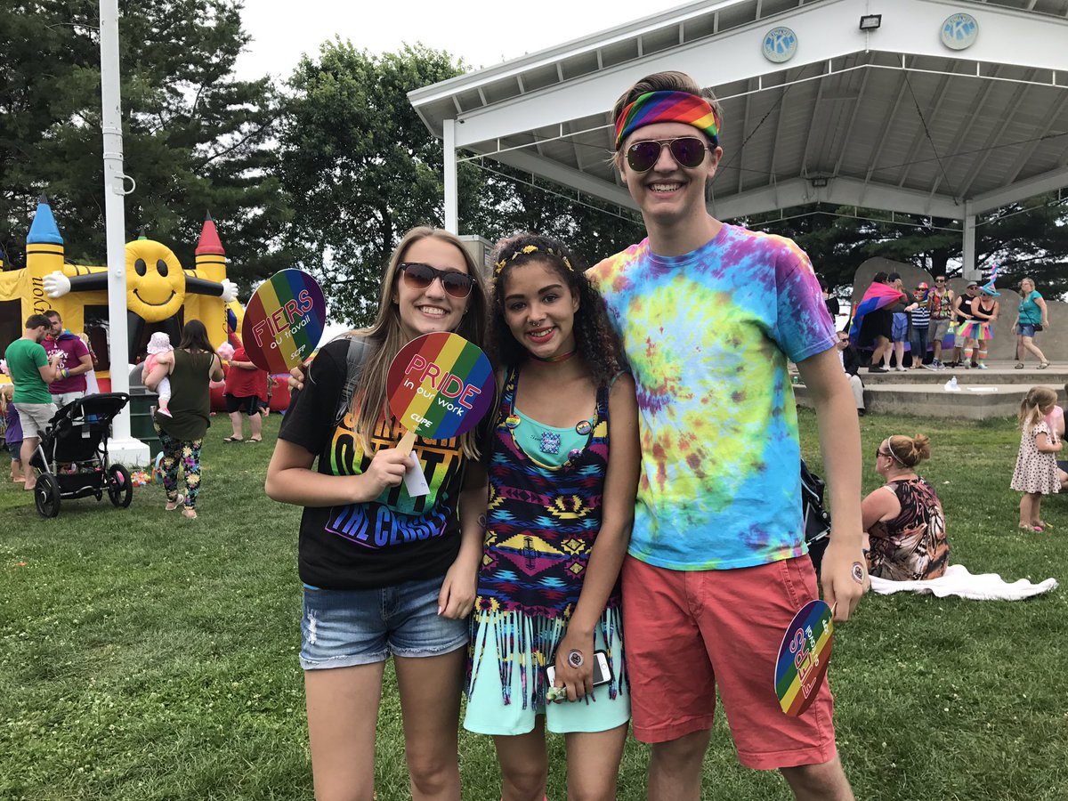 1063jetfm's tweet photo. What an amazing turn out at the first ever Pride event in North Bay!! This is still going on until 4 #summerfunrunner. https://t.co/0gTxT2MVqX