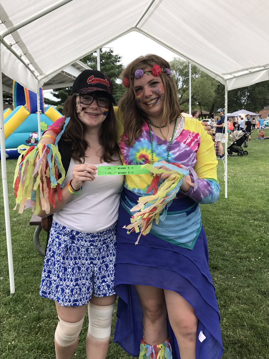 1063jetfm's tweet photo. What an amazing turn out at the first ever Pride event in North Bay!! This is still going on until 4 #summerfunrunner. https://t.co/0gTxT2MVqX