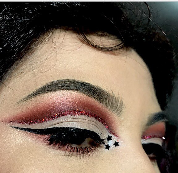 CynthiaEatsHam's tweet photo. Project chimp inspired look ❤️🐵❤️ https://t.co/Bn0mC8lsHD