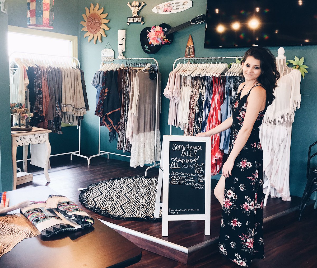 Alwaysbritty's tweet photo. Come shop your hearts out at Hello Cupcake! I'll be here from 2-7:30 #shopbohocharm #amazingsales https://t.co/AN0sCt60vn
