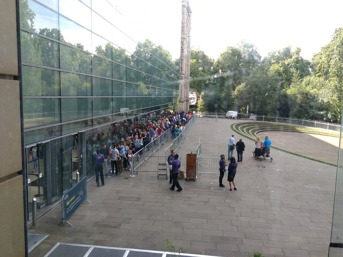 LondonersLondon's tweet photo. Thinking of going to visit Hope (#BlueWhale) in #HintzeHall @NHM_London Suggest #QueensGate than #ExhibitionRoad entrance to #AvoidQueues https://t.co/N1Qc76R8hW