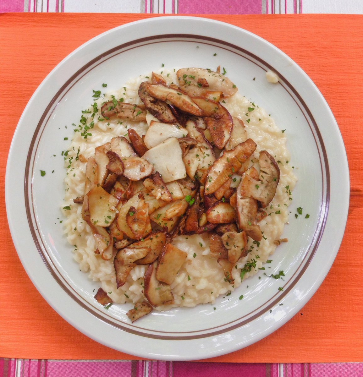yetirhodanus's tweet photo. #Swisskitchen is simple but tasty. When in #Ticino try a local #risotto con #porcini @ticinoturismo https://t.co/PoV0rLK4rh